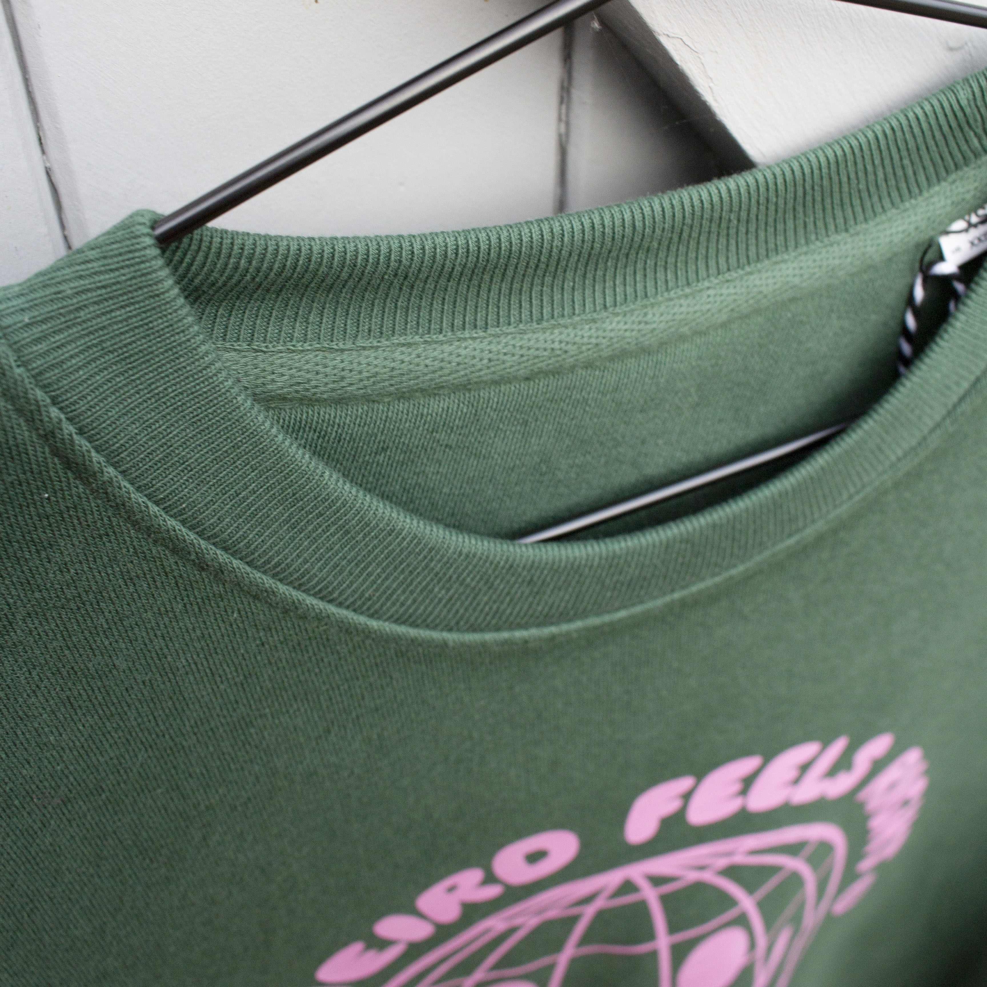 That's Sooo You Being Weird Feels Right sweatshirt, smiley face, TSY, bottle green, pale pink, dopamine dressing, colourful fashion